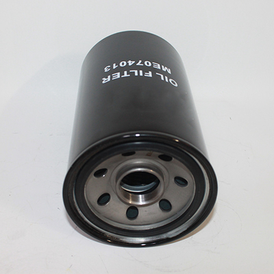 Hydwell pièces détachées de camions moteur huile de lubrification rotation sur le filtre ME074013 P552562 1132401260 172-9662