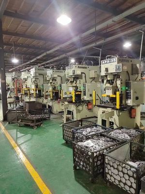 Filtre à carburant pour moteur diesel de camion EF-13100 Votre solution unique de remplacement/réparation